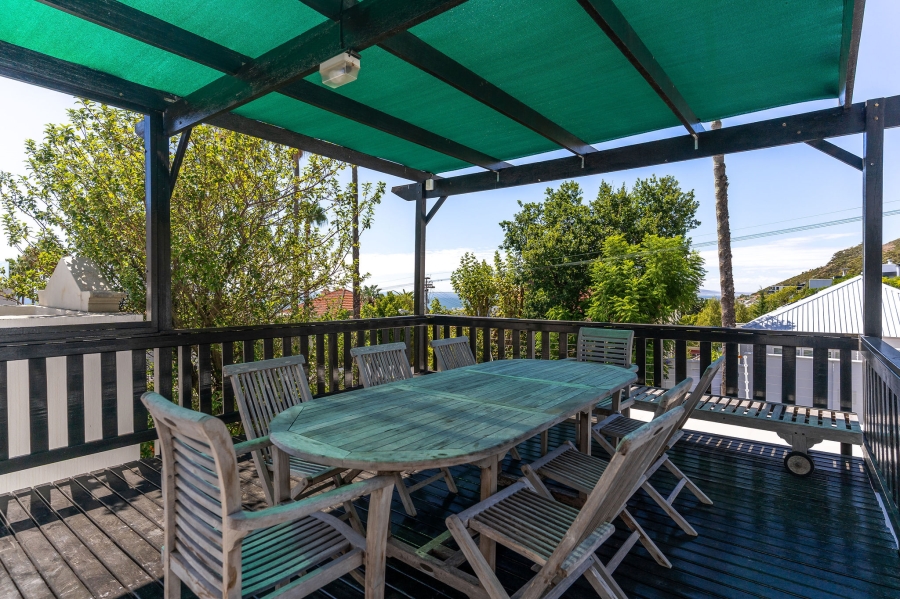 5 Bedroom Property for Sale in Fresnaye Western Cape
